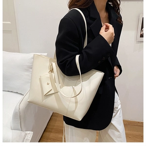 Sac fourre-tout crème minimaliste avec poche intérieure pratique et mini pochette