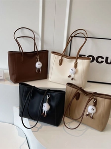 Large capacity PU tote bags in four colors with cute plush doll charms for women