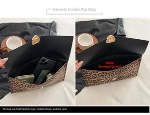 Vue intérieure de la pochette léopard montrant l'espace pour téléphone et maquillage