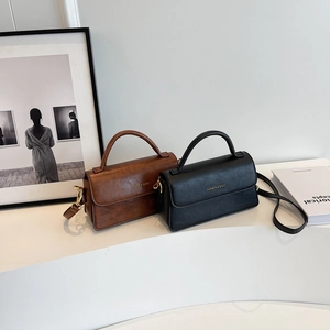Ensemble de petits sacs rétro marron et noir avec bandoulière et détails dorés chic