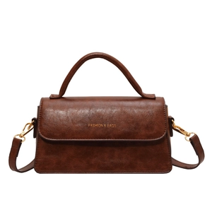 Sac bandoulière rétro marron foncé en cuir PU avec poignée et lettrage doré chic