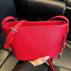 Mode Vrouwen Litchi Patroon PU Leer Emmer Tas Minimalistische Crossbody Schoudertas Met Hart Hanger Messenger Purse
