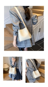 Vues détaillées du sac seau blanc crème avec motif litchi porté avec un blazer gris