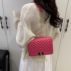 Sac à Épaule Matelassé en V pour Femmes Sac Bandoulière Mode en Cuir PU Avec Chaîne Dorée Petit Sac Carré Élégant à Rabat
