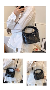 Vue triple d'un sac à main noir tressé avec poignée cylindrique et bandoulière