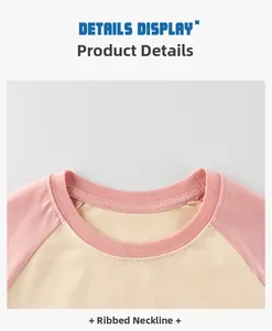 Dettaglio delle maniche raglan rosa e beige con scollo a costine sulla T-shirt bimba