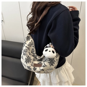Borsa hobo in tela con stampa artistica cinese a inchiostro e ciondolo a forma di panda