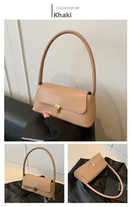 Vues détaillées du sac sous le bras en cuir kaki avec fermoir doré et bandoulière