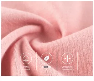 Makroaufnahme von weichem rosa Baumwollstoff mit hoher Atmungsaktivität für Kinder-T-Shirts