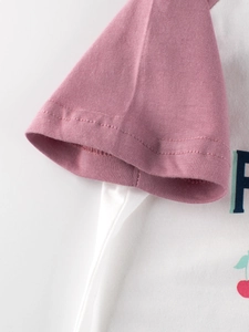 T-shirt enfant en coton avec détail manche rose, imprimé cerise et lettre
