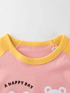 Kinder-T-Shirt aus Baumwolle in Pink und Gelb mit süßem Comic-Bären und Text-Print