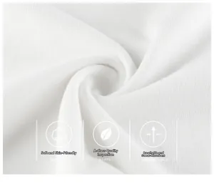 Vue macro du tissu en coton blanc doux classe A montrant la texture respirante