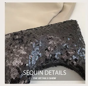 Vue macro détaillée de la texture des paillettes noires sur un sac de soirée élégant