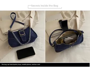 Detailansicht der Jeans-Umhängetasche mit Silberkette und funktionellem Hauptfach