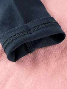 T-shirt a maniche lunghe in cotone per bambine con dettagli di cucitura di qualità