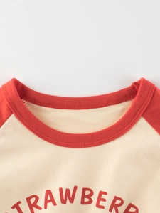 T-shirt filles à manches longues en coton avec manches raglan et imprimé fraise