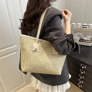 Borsa tote in paglia intrecciata con spalline in pelle bianco crema per vacanze estive