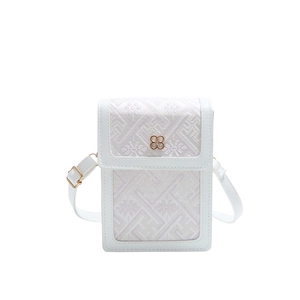 Weiße böhmische Handytasche mit Jacquard-Stoff und goldener Blumen-Metallschnalle