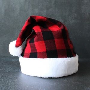 Weihnachtsmuetze Buffalo Plaid Weihnachtsmann Muetze Mit Kunstfellbesatz Und Weissem Pompon Klassisches Feiertagskostuem