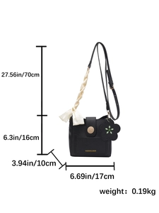 Sac bandoulière noir chic pour femme avec foulard en soie et lettrage tendance
