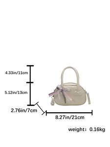 Bolso crema con lazo de encaje y detalles grabados, tamaño compacto de 21x13x7cm