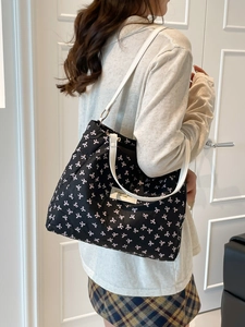 Fashion tote bag with pink bow patterns and white leather straps for daily commute