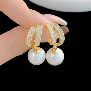 Eleganti Orecchini Pendenti In Rame Con Intarsio Geometrico In Madreperla Zirconia E Künstliche Perle Di Conchiglia Bianche Per Donna