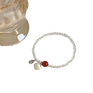 Bracelet en perles d'argent avec agate rouge et pendentif fleur et le caractère Fu