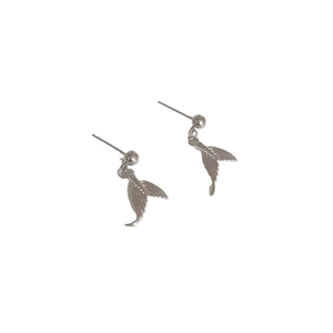 Elegante silberne Meerjungfrau-Schwanz-Ohrstecker mit minimalistischem Design