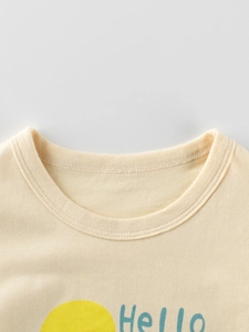 Mädchen Langarm-T-Shirt aus Baumwolle mit Hello-Print und Rundhalsausschnitt in Creme