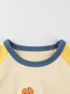 T-shirt per bambini con maniche raglan e simpatica stampa a forma di arancia sul petto
