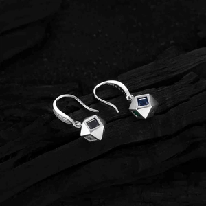 Eleganti orecchini geometrici in argento 925 con pietre di zirconi blu e verdi