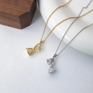 Collier Pendentif Sablier Noeud Papillon Acier Titane Zircon Géométrique Bijoux De Mode Élégants Pour Femmes
