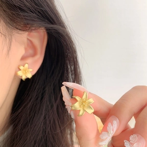 Golden matte lily flower stud earrings with a vintage six-petal floral design and textured center
