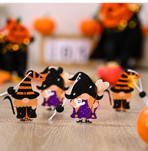 Détails de 4 pendentifs d'Halloween en bois avec motifs de citrouille et de fantôme