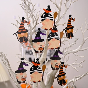 Halloween-Holzanhänger mit Zwergenmotiven im Hexen- und Zauberer-Design für festliche Deko