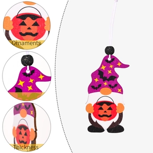 Halloween Gnom Anhänger aus Holz mit lila Hut und Kürbis Motiv für Partydekorationen