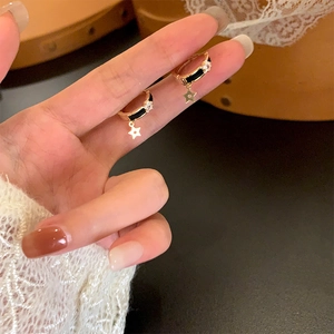 Boucles D'oreilles Créoles Étoiles Cuivre Plaqué Or Avec Émail Noir Et Zircone Bijoux Chic Pour Femmes Filles
