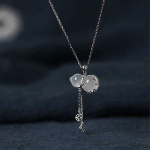 Luxueux collier en argent S925 avec pendentif en jade et pompon en forme de pièce