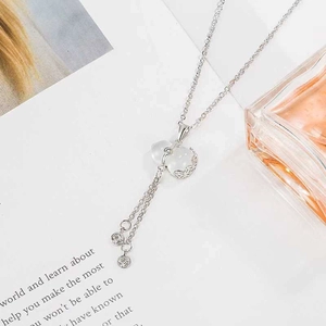 Collier en argent S925 avec pendentif gourde en jade et pompon vintage chic
