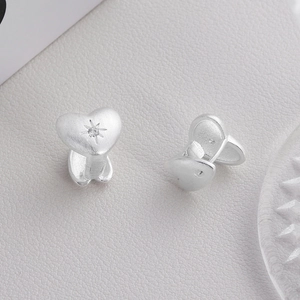 Elegant silver heart-shaped earrings with sandblasted finish and center zircon starburst