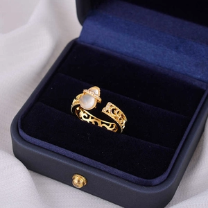 Gourd-shaped zircon ring with vintage hollow carving in gold finish on jewelry box