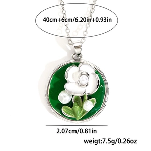 Collier fleur en émail vert et blanc avec chaîne argentée de 40cm+6cm et dimensions