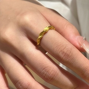 Minimalist Mobius gold ring for women with brushed metal finish on model's hand