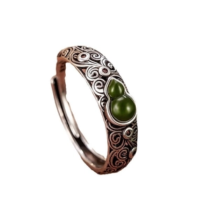 Retro sterling silver ring featuring a green jade gourd and cloud engraved patterns