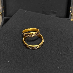 Vintage-Star-Ring-Set aus antikem Gold mit Zirkon-Einlage und Distressed-Finish