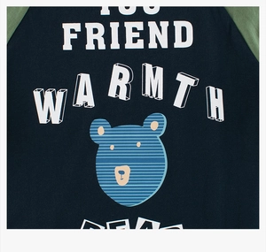 Detail von Kinder Raglan-T-Shirt mit Cartoon-Bärenprint und hochwertigem Baumwollstoff