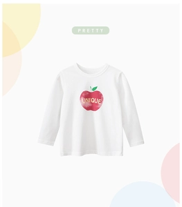 Detail eines weißen Langarm-Kinder-T-Shirts mit rotem Apfel UNIQUE Aufdruck
