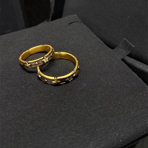 Retro-Sternenringe mit gebürsteter Textur in Gold- und Silberoptik für Damen