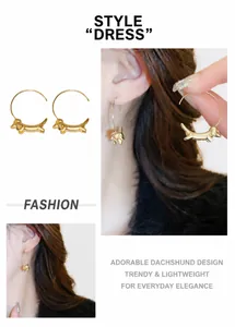 Détail de boucles d'oreilles teckel en forme de C en finition dorée et métal poli